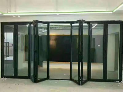 折叠门主要类型及应用场景